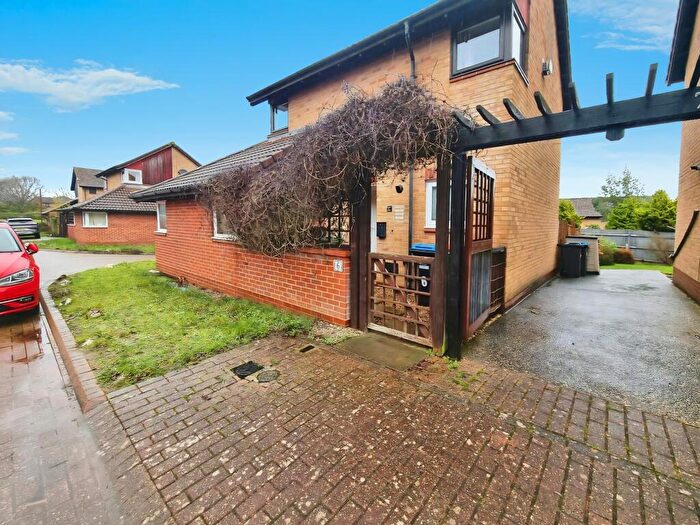 1 Bedroom Ground Maisonette To Rent In Matthew Court, Shenley Church End, Milton Keynes, MK5