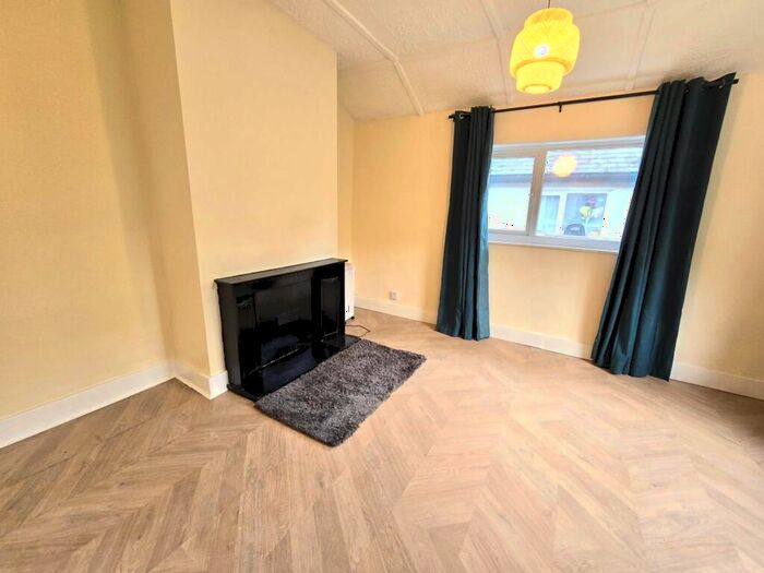 2 Bedroom Bungalow To Rent In Emma Road, Plaistow, E13