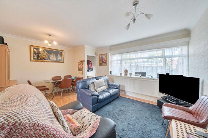 1 Bedroom Flat For Sale In Burnt Oak Broadway, Edgware, HA8
