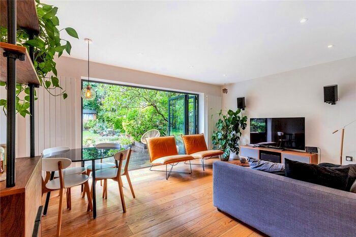 2 Bedroom Flat To Rent In Barry Road, East Dulwich, London, SE22