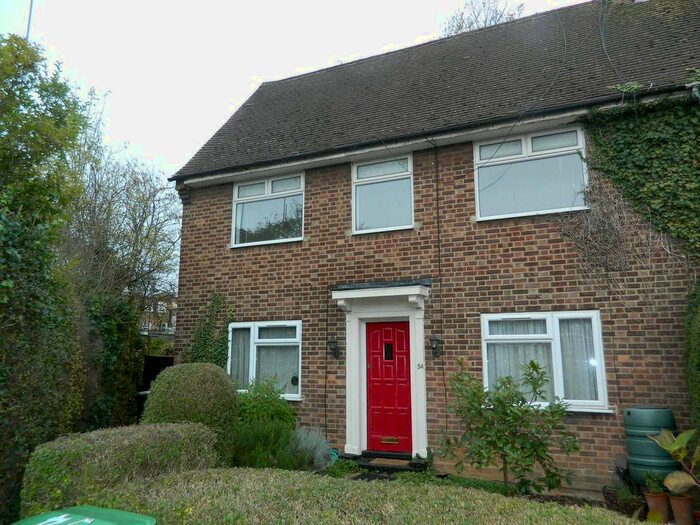 2 Bedroom Maisonette To Rent In Beechwood Gardens, Slough, Berkshire, SL1