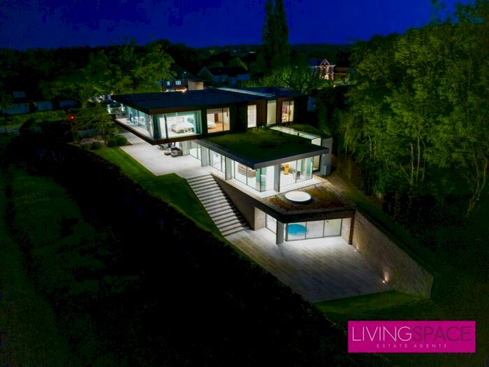 7 Bedroom Flat To Rent In Waggon Road, EN4