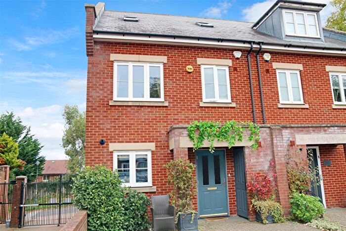 4 Bedroom Mews For Sale In Blenheim Mews, Shenley, WD7