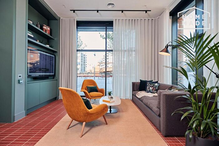 3 Bedroom Flat To Rent In Windlass Apartments, Tottenham Hale, N17