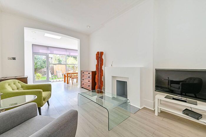 2 Bedroom Flat To Rent In Egerton Gardens, Ealing, London, W13