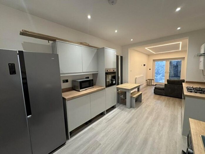 5 Bedroom Terraced House To Rent In Glenroy Street, Cardiff, CF24