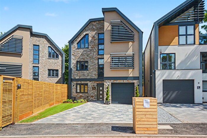 5 Bedroom Detached House For Sale In Baxter Green, Bramcote, Nottingham, NG9