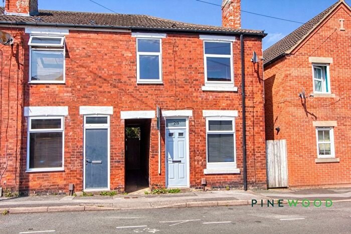 3 Bedroom Terraced House For Sale In Hardwick Street, Chesterfield, S41