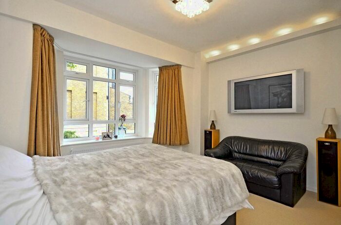 2 Bedroom Flat To Rent In Portsea Place, Hyde Park Estate, London, W2