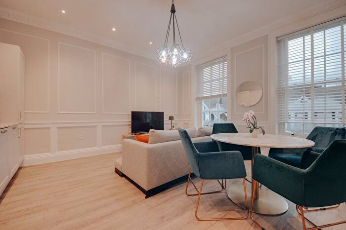 2 Bedroom Flat For Sale In High Street, Bushey, WD23