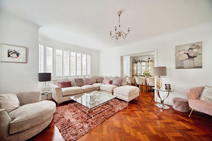 4 Bedroom Detached House For Sale In Chase Road, London, London, N14