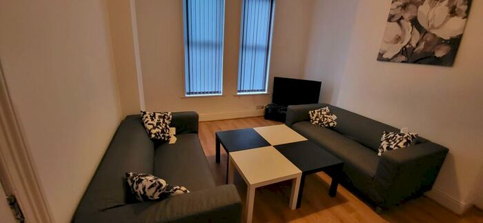 4 Bedroom Semi-Detached House To Rent In Mauldeth Road, Manchester, M14