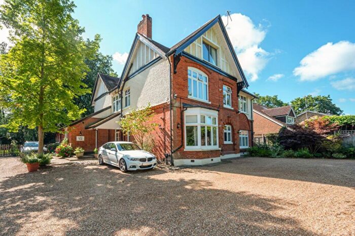 3 Bedroom Flat For Sale In Onslow Crescent, Woking, GU22