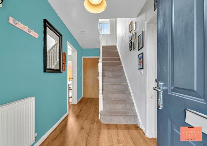 3 Bedroom Detached House For Sale In Meadowland Close, Caerphilly, CF83