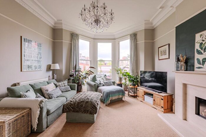 2 Bedroom Flat For Sale In Westmoreland Road, Bristol, BS6