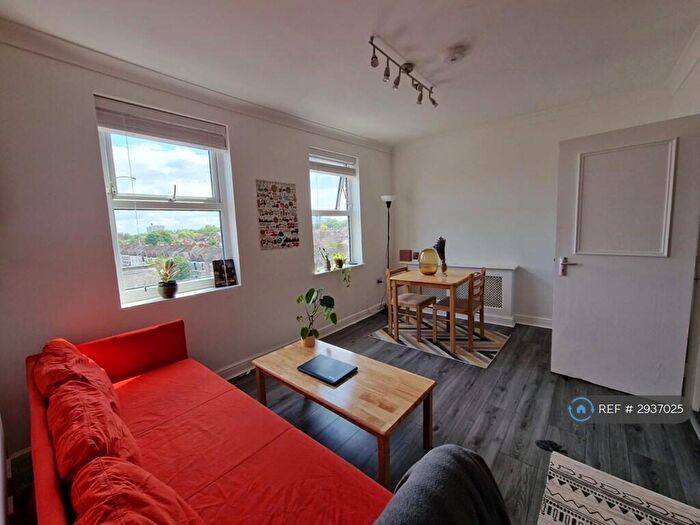 1 Bedroom Flat To Rent In Grand Parade, London, N4