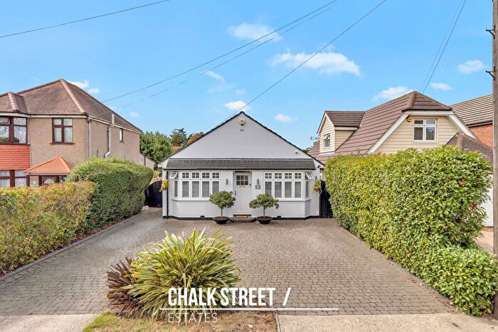 3 Bedroom Detached Bungalow For Sale In Allen Road, Rainham, RM13