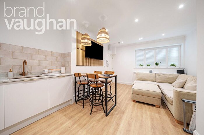 1 Bedroom Flat To Rent In Marine Parade, Brighton, East Sussex, BN2
