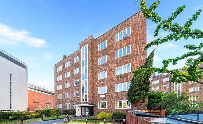 2 Bedroom Flat To Rent In Lloyd House, Stoke Newington Church Street, N16