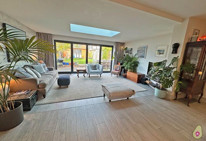 3 Bedroom Semi-Detached House For Sale In Wycombe Road, Holmer Green, HP15
