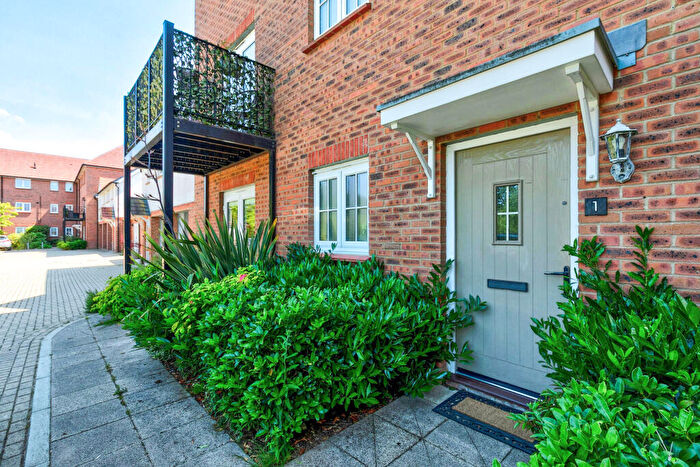 2 Bedroom Apartment For Sale In Flat Elizabeth House, Arborfield, Reading, RG2