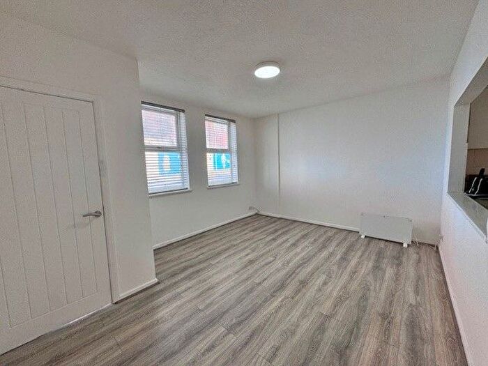 1 Bedroom Property To Rent In Station Road, Westcliff-On-Sea, SS0