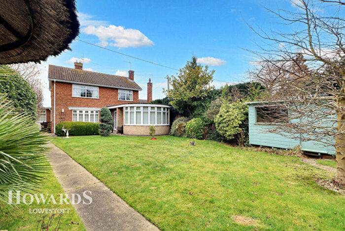 3 Bedroom Detached House For Sale In Hall Lane, Lowestoft, NR32