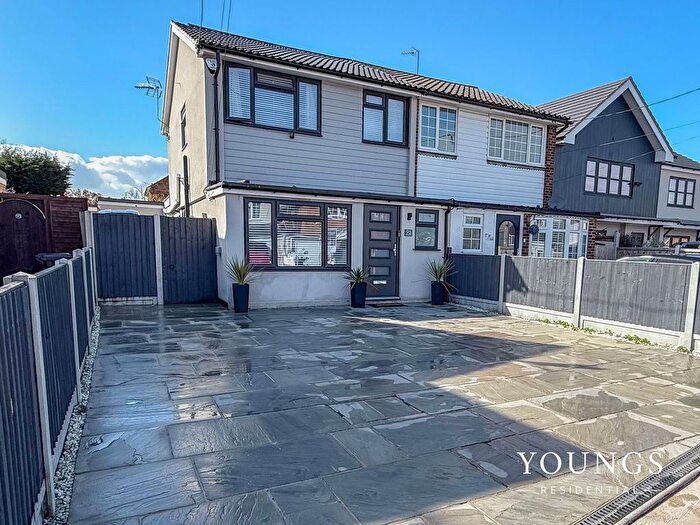 4 Bedroom Semi Detached House For Sale In Crouch Avenue, Hullbridge, SS5