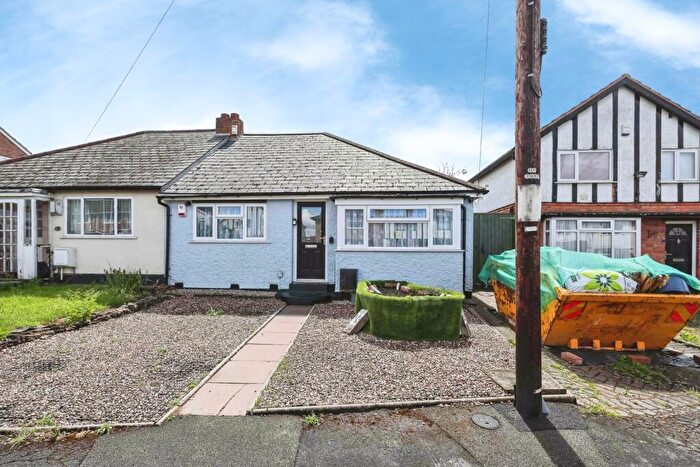 2 Bedroom Bungalow For Sale In The Crest, Birmingham, West Midlands, B31