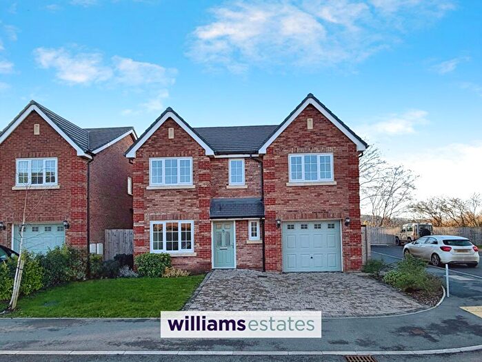 4 Bedroom Detached House For Sale In Clos Hendre, Llanfair Dyffryn Clwyd, LL15