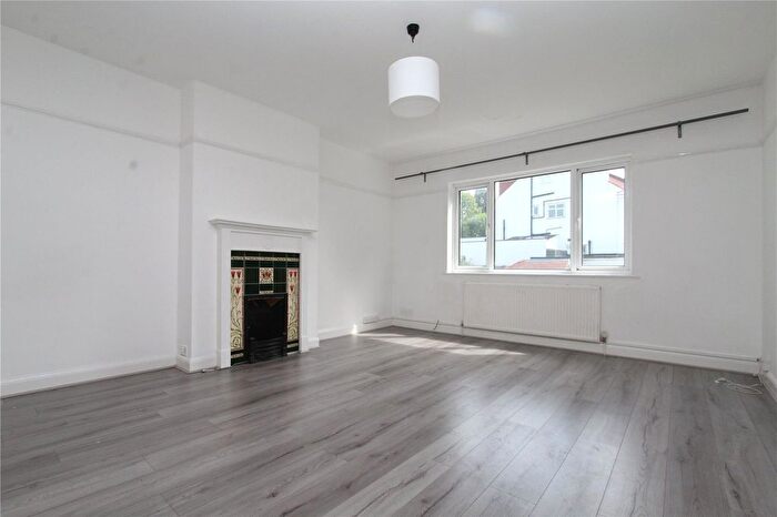 3 Bedroom Flat To Rent In Grove Avenue, Muswell Hill, London, N10