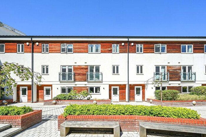 1 Bedroom Flat To Rent In Stane Grove, London, SW9