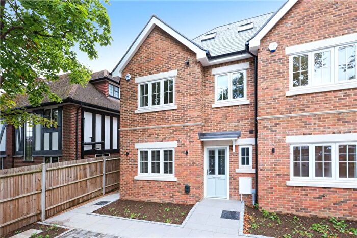 3 Bedroom Town House For Sale In Hersham Road, Walton-On-Thames, KT12