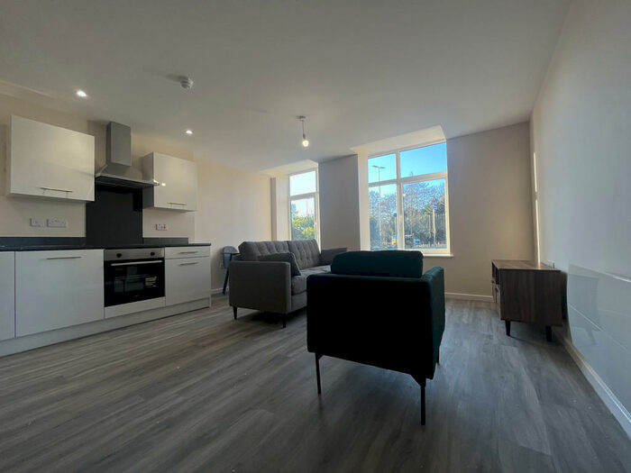 2 Bedroom Apartment To Rent In Southwood House, M5