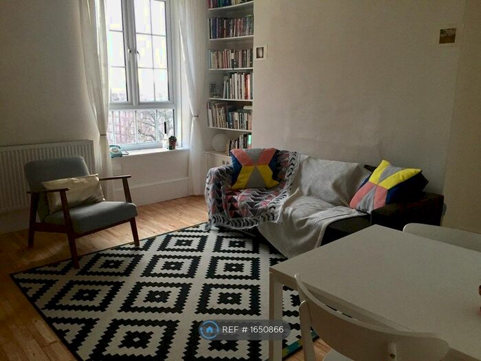 2 Bedroom Flat To Rent In Wilton House, London, SE22