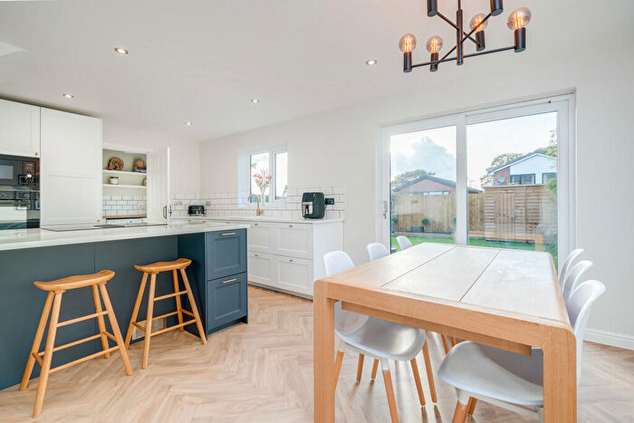4 Bedroom Detached House For Sale In Southcroft Avenue, Birkenshaw, BD11
