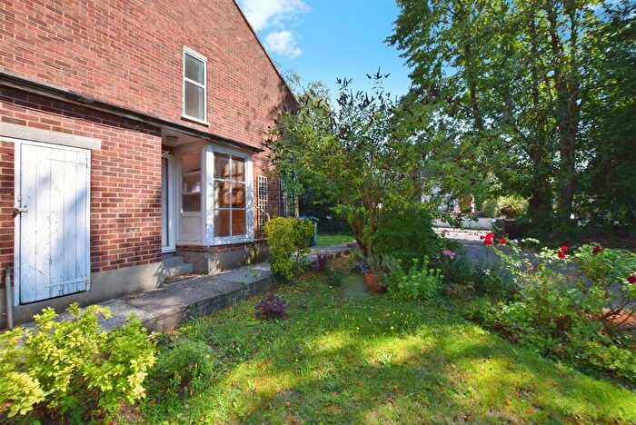 2 Bedroom Flat To Rent In Holden Road, London, N12