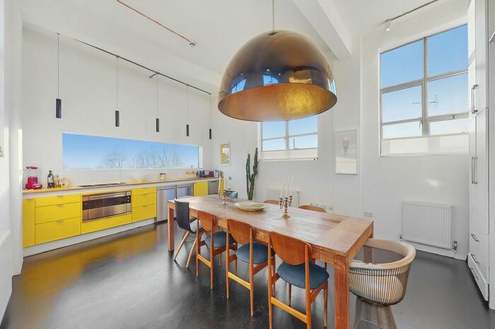 5 Bedroom Mews To Rent In Waldo Road, College Park, London NW10