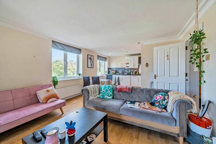 2 Bedroom Flat To Rent In Willow Lodge, Clapham, Clapham, London, SW4