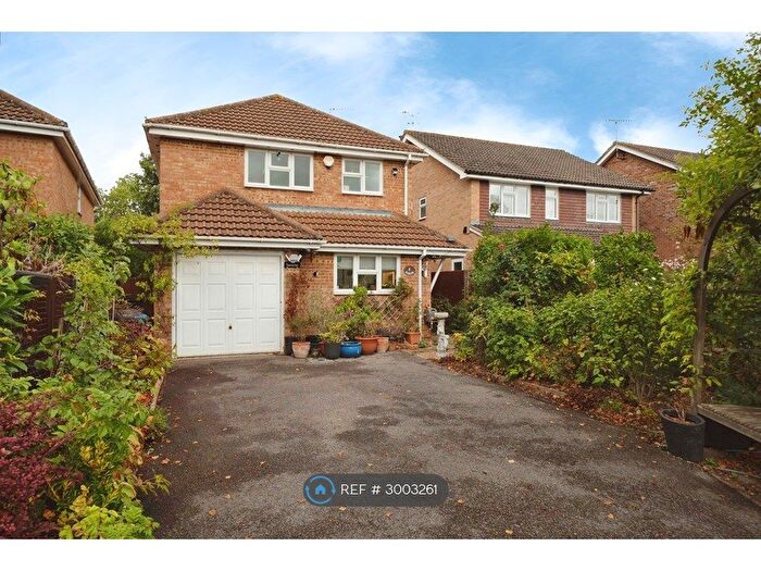 3 Bedroom Detached House To Rent In Westwood Avenue, Addlestone, KT15