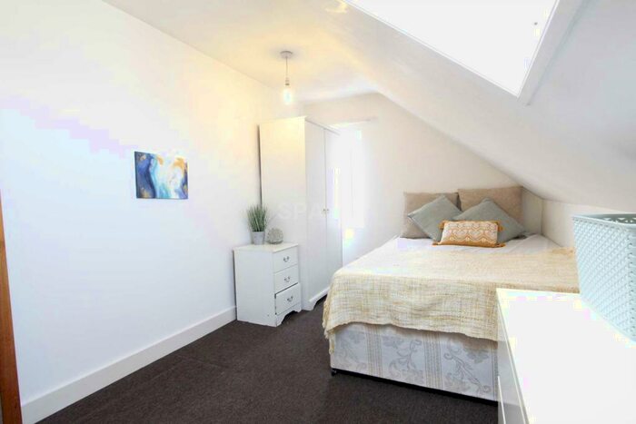 5 Bedroom Flat To Rent In Addington Road, Reading, Berkshire, RG1