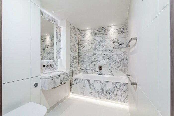 3 Bedroom Apartment To Rent In Vaughan Way, London, E1W