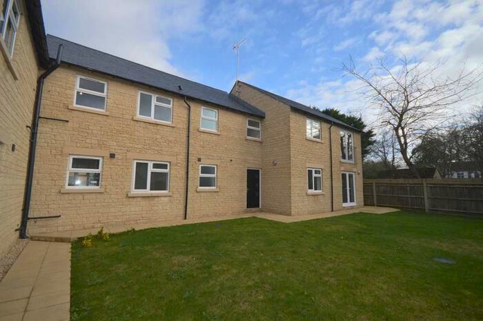 2 Bedroom Flat To Rent In Apartment, Oaken Court, Cricklade Road, Cirencester, GL7