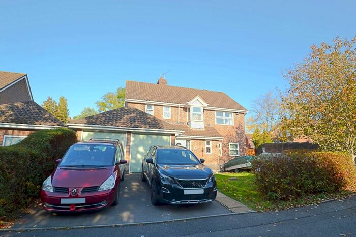 4 Bedroom Detached House To Rent In Broadstone, BH18