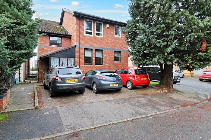 2 Bedroom Flat For Sale In Lylesland Court, Paisley, Renfrewshire, PA2