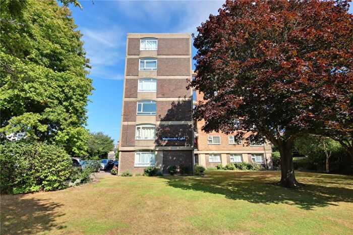 3 Bedroom Flat For Sale In Crescent Road, Worthing, West Sussex, BN11
