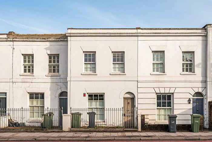 2 Bedroom Property To Rent In Harleyford Road, London, SE11