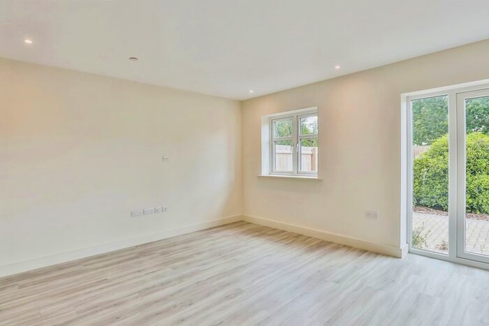 3 Bedroom Bungalow For Sale In Clavell Close, Poole, BH12