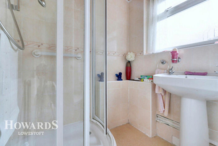 3 Bedroom Terraced House For Sale In May Road, Lowestoft, NR32