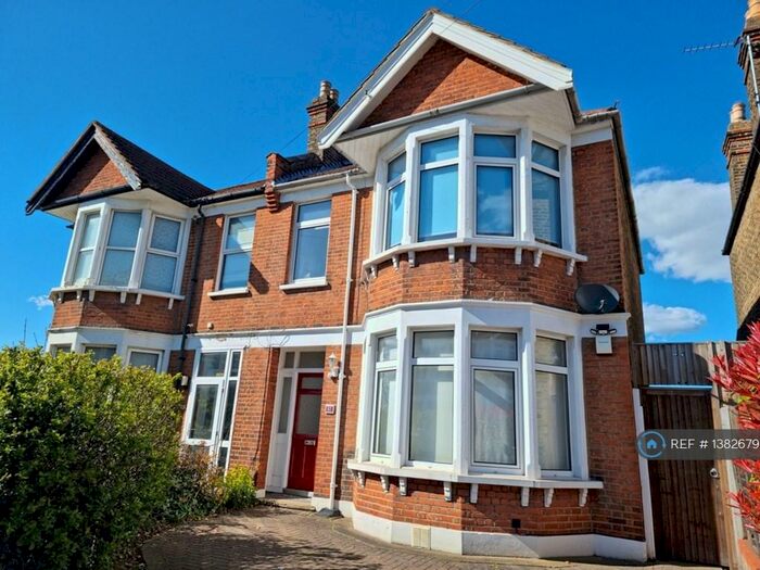 3 Bedroom Semi-Detached House To Rent In Dunvegan Road, London, SE9